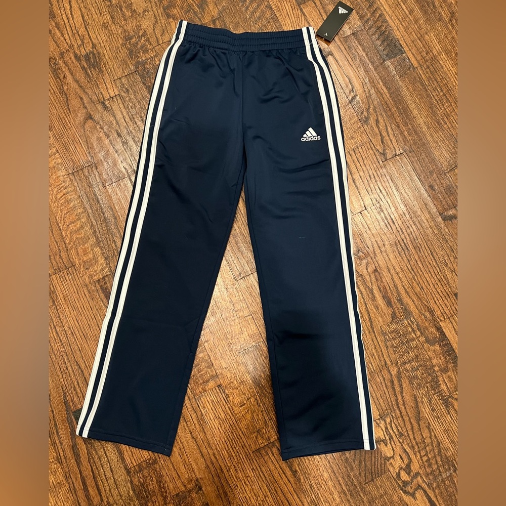 NWT boys adidas track pants size 10/12. Navy blue